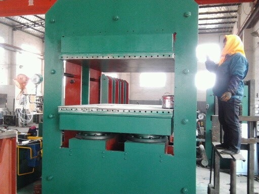 comprar Máquina de vulcanización de goma automática de la prensa con el sistema de control del PLC online manufacture