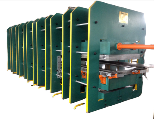 comprar Máquina de prensado de calentamiento de caucho con sistema de control PLC para la fabricación de cinta transportadora de tejido de cable de caucho online manufacture