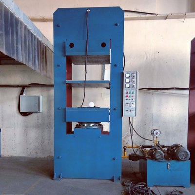 comprar Maquinaria para la fabricación de neumáticos macizos de goma - Máquina de prensado en caliente de doble capa de 100 toneladas - Equipos para la producción de ruedas de goma online manufacture