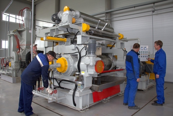 Molino de mezcla abierto de goma automático 15kw Molino de dos rollos para compuestos de goma