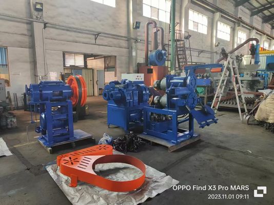 Buen precio Máquina de corte de bloques de neumáticos semiautomática de anillo de neumáticos de tira de neumáticos 3 integrada en línea