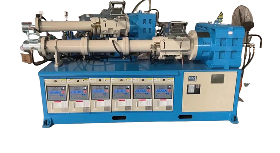 Control automático de temperatura PLC Extrusor de silicona / extrusor de caucho para alimentación en frío puede producir tiras de silicona limpiaparabrisas de caucho