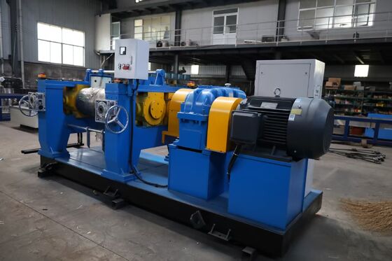 Buen precio Máquina de mezcla automática de caucho con interruptor de parada de seguridad, funcionamiento estable y rodillo de hierro fundido refrigerado para uso industrial en línea