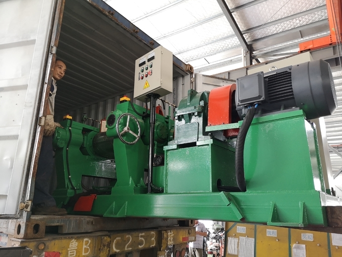 Molino de mezcla automático de dos rollos XK-450 para componer el caucho con la licuadora común 2
